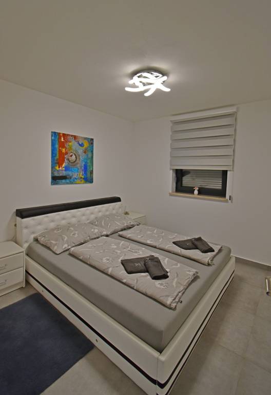 One bedroom apartment with terrace and sea view Novigrad (A-25255-c) — photo 4
