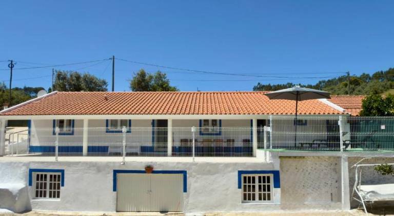 Fully equipped house with terrace, barbeque & yard | Dogs allowed in Setubal
