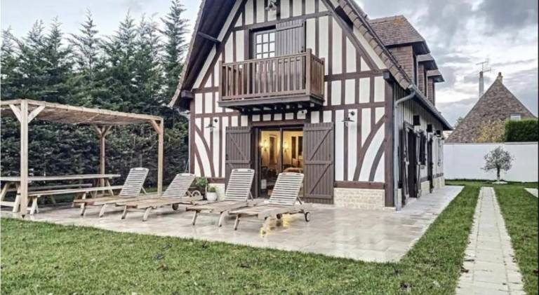 Villa with 4 rooms for 8 persons in Touques