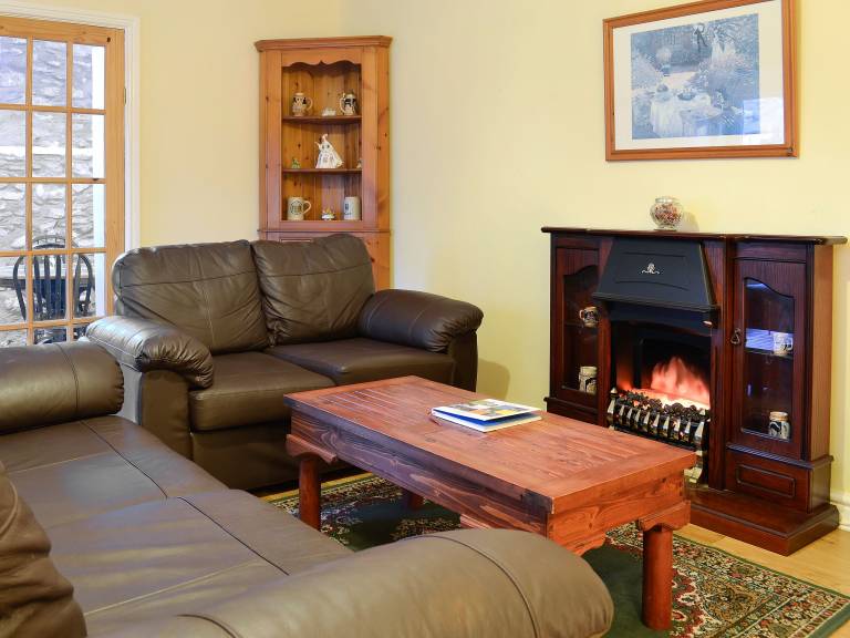 Cottage with yard & BBQ — photo 2
