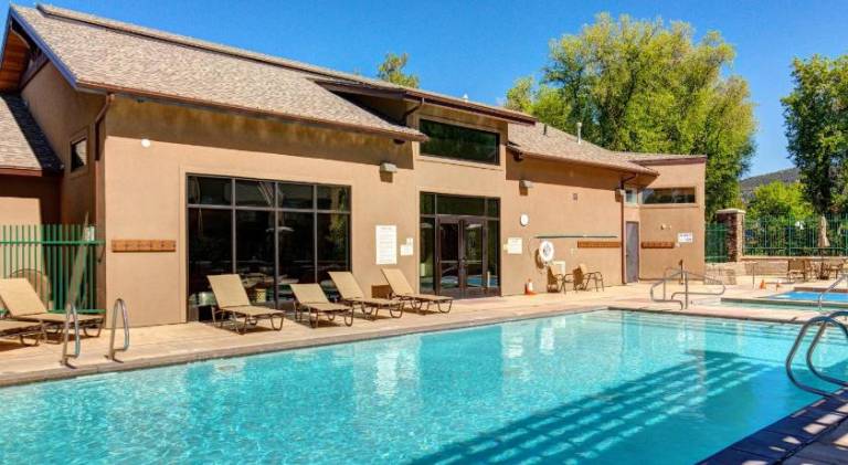 Rental apartment with hot tub & pool — photo 3
