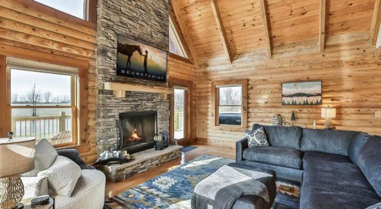 Rec Farm-Log Cabin on Farm, Lake, Hot Tub, Arcade, Pickleball — photo 2