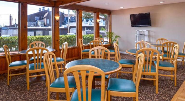 Americas Best Value Inn Plattsburgh — photo 4