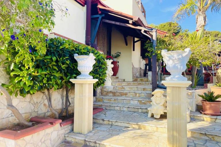 Nice house with barbeque, patio & private pool | Pets allowed — photo 2