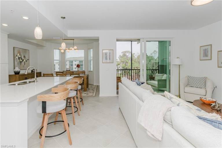 Condo with terrace & garden | Garden view — photo 3