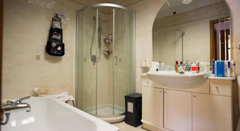 Serviced apartment with jacuzzi, yard & terrace — photo 2