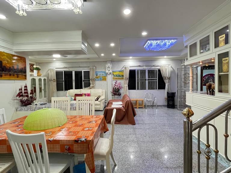 Villa with barbecue, garden & jacuzzi | Next to Wat Khao Phra Bat | Perfect for remote work — photo 5