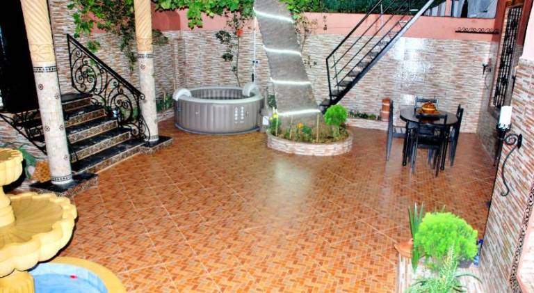 Villa with pool & hot tub — photo 4