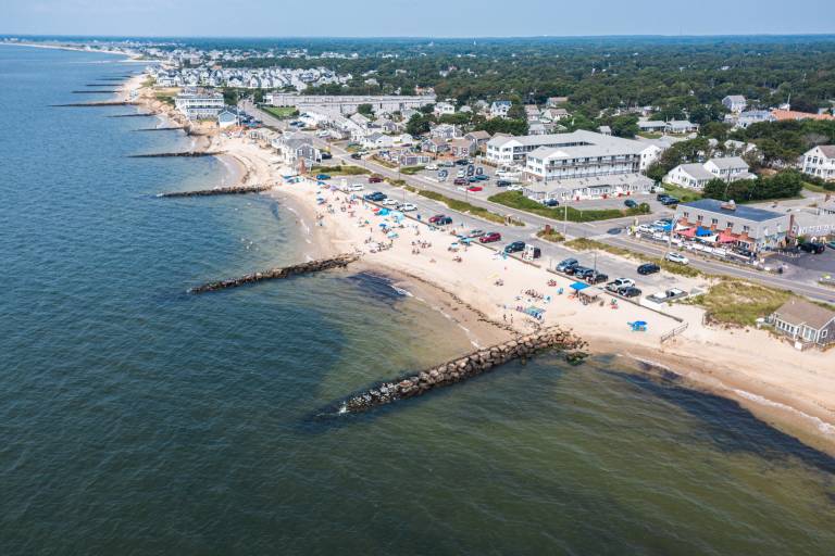 Family Beach Days: Dog-Friendly Cape Cod Condo — photo 2