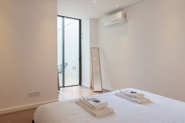 Child-friendly apartment with fast internet & patio | Next to São Bento Railway Station | Pets allowed — photo 5