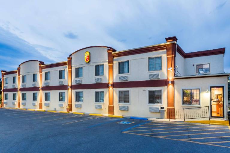Super 8 By Wyndham Douglas in Douglas, WY