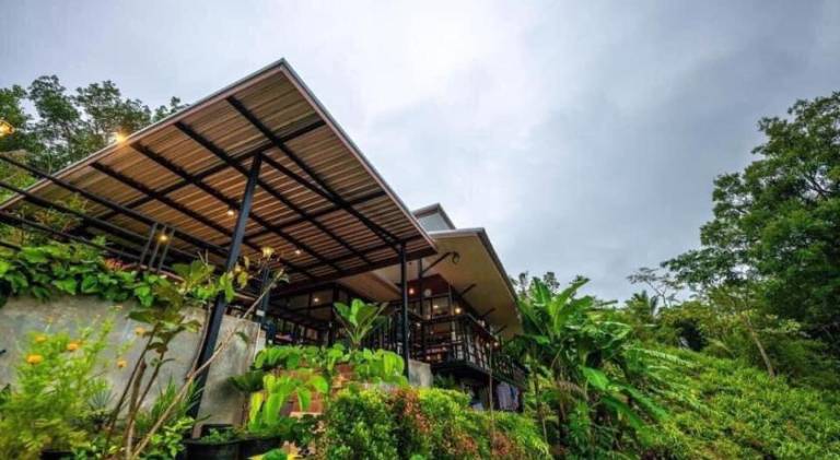 Baanhatsompaen homestay in Ranong