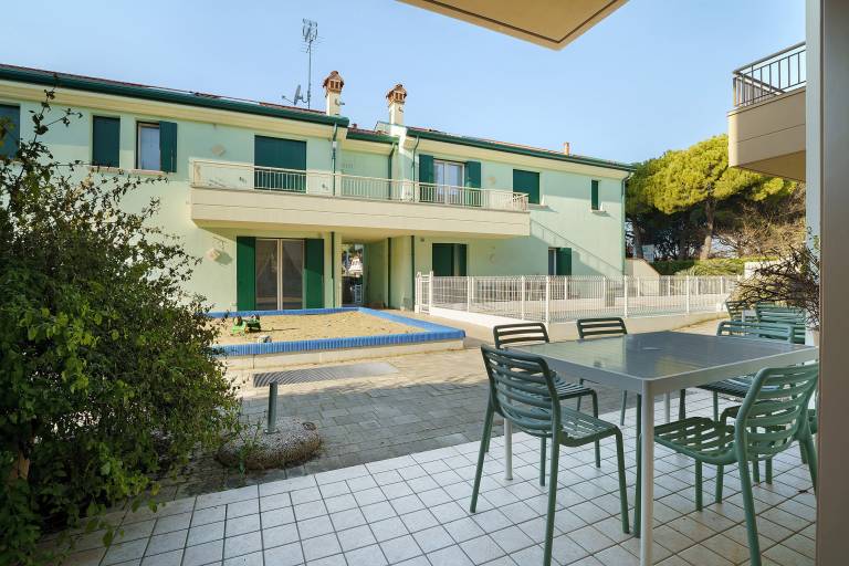 Apartment 'Valentina 1 - Ground Floor' with Shared Pool, Wi-Fi and Air Conditioning in Jesolo