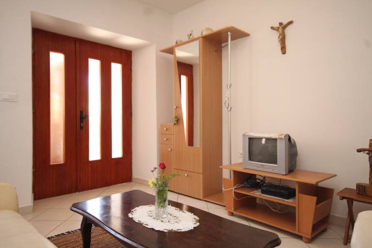 Two bedroom apartment with terrace Ćunski, Lošinj (A-8010-a) — photo 4