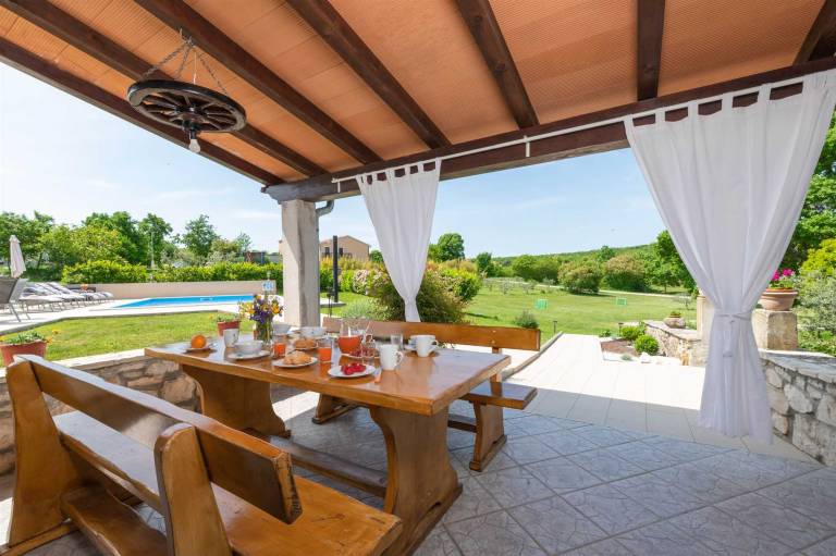 Vacation home with pool, yard & terrace | Pool view | Dogs allowed — photo 2