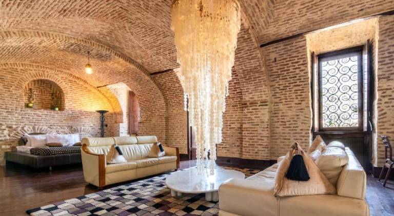 Apartment with terrace, pool & yard | Close to Old Tbilisi | Good for workation | Dogs allowed — photo 3