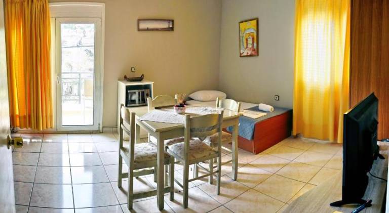 Pleasant apartment with yard & patio | Dogs allowed — photo 4