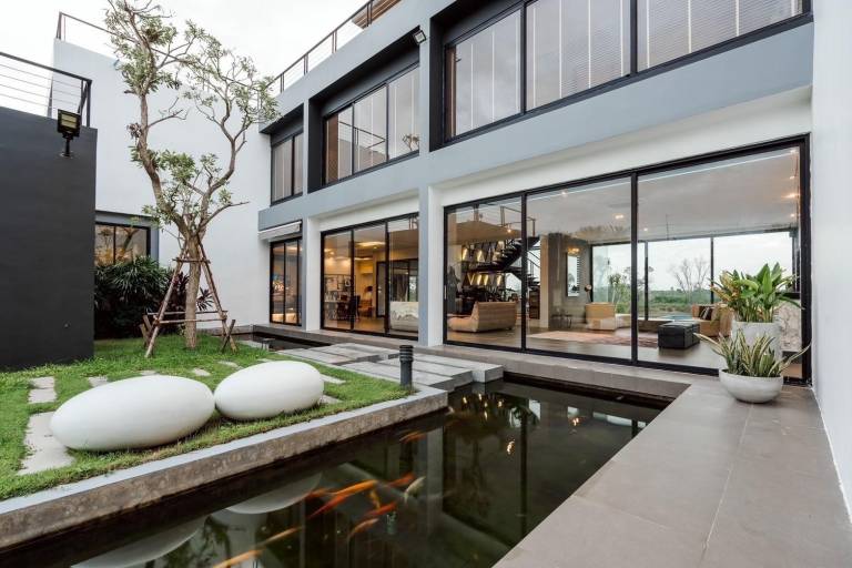 Villa with pool — photo 5