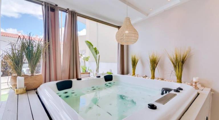 Villa com jacuzzi e piscina privada em Quarteira — photo 2