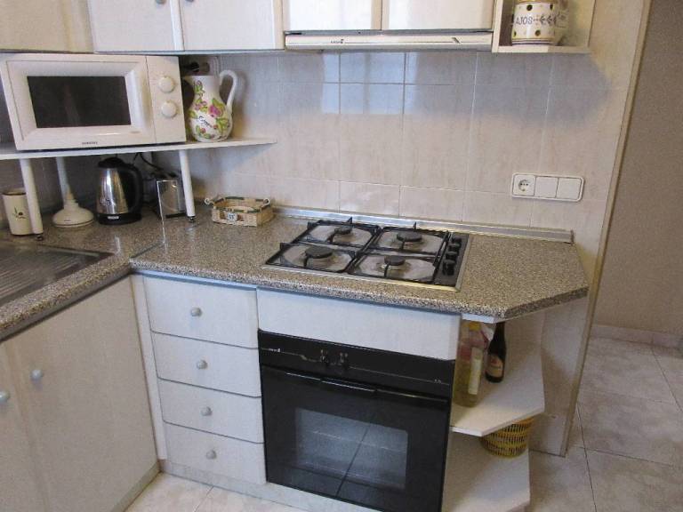 Beautiful 2-bedroom apartment less than 50m from the beach and side sea views — photo 4