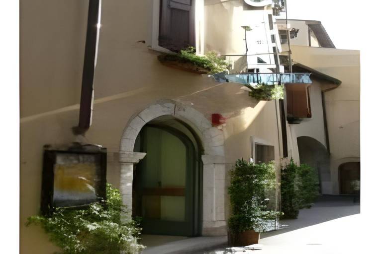 Hotel Modena old town in Malcesine