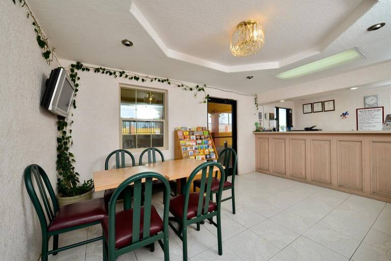 Americas Best Value Inn Port Aransas — photo 3