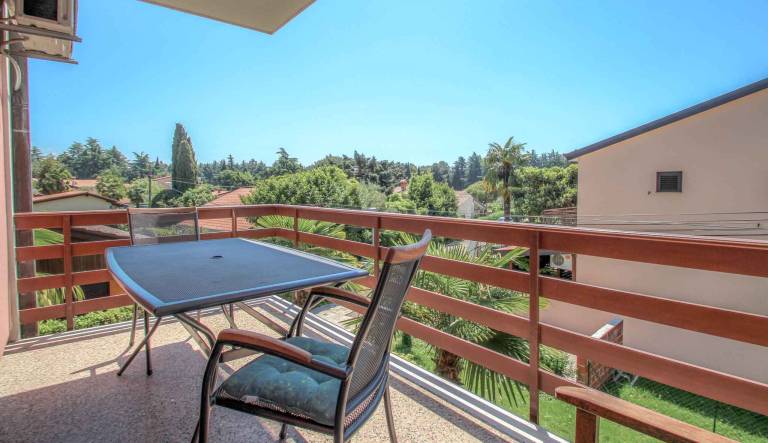 Fully equipped beautiful rental apartment with yard & grill | Pet-friendly in Novigrad