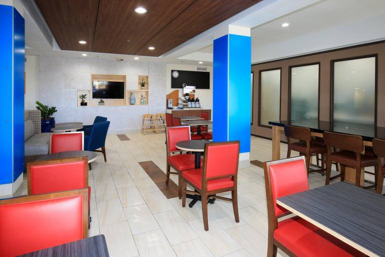 Holiday Inn Express Hotel & Suites Hesperia By IHG — photo 3