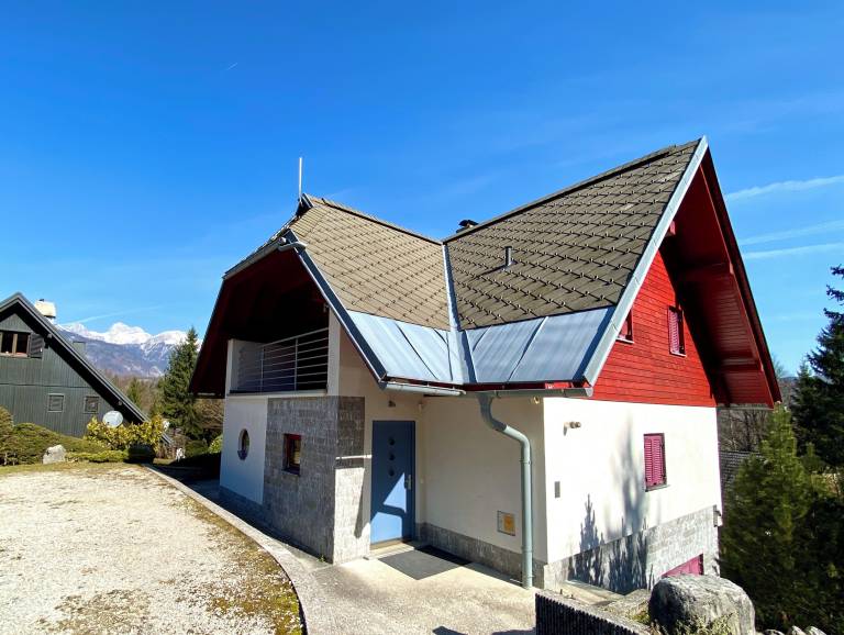 Dom  Polje