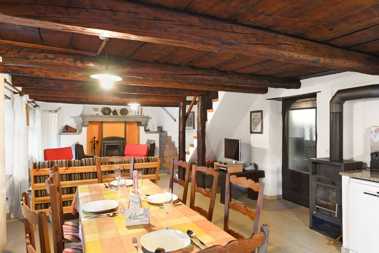 Chalet with patio, garden & grill — photo 2