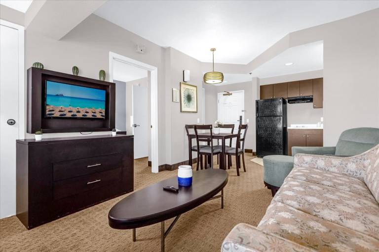 Inviting 1 Bedroom Apartment w Pool near Disney