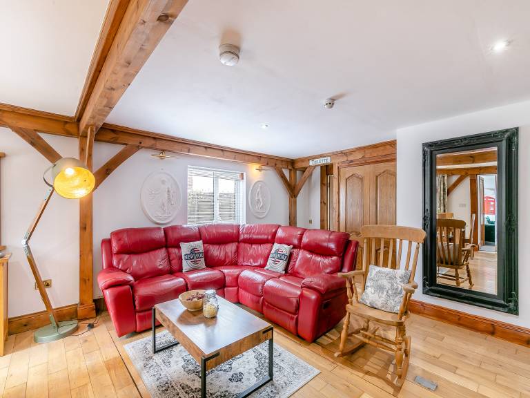 Family-friendly pleasant cottage with patio & yard | River view | Pet-friendly — photo 4