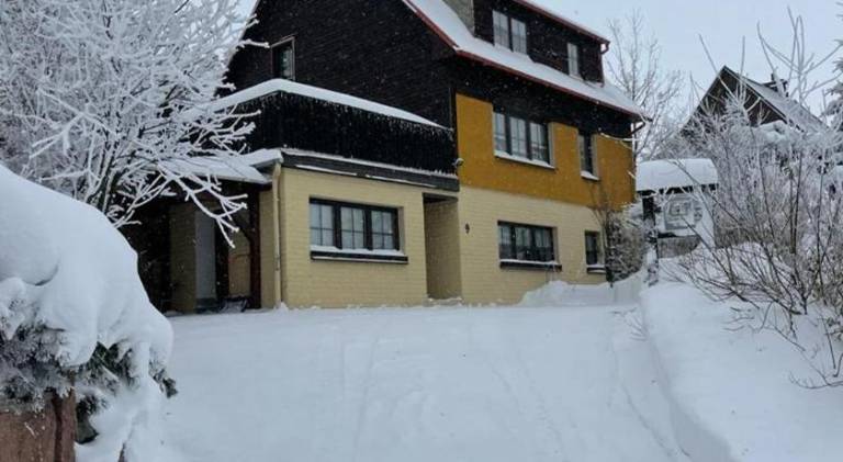 Pleasant holiday apartment | Next to the ski | Pet-friendly in Oberwiesenthal