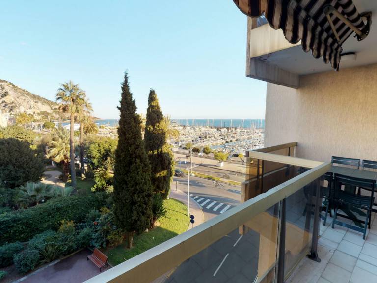 Rental apartment with 1 room for 4 persons in Menton