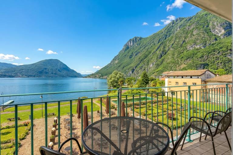Holiday apartment with patio | Lake view in Porlezza