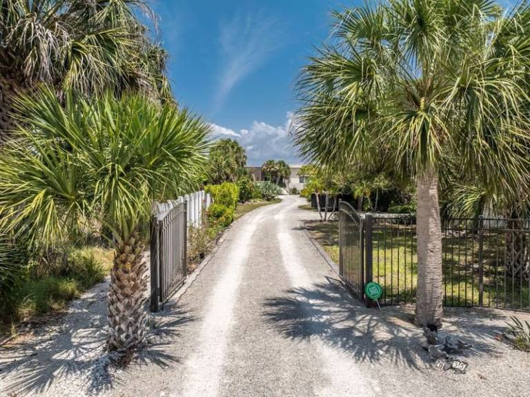Child-friendly house with private pool & BBQ | Beach nearby | Pet-friendly — photo 4
