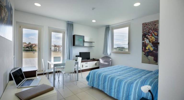 Wonderful serviced apartment with patio | Near Piazza del Campo | Pets are welcome — photo 2
