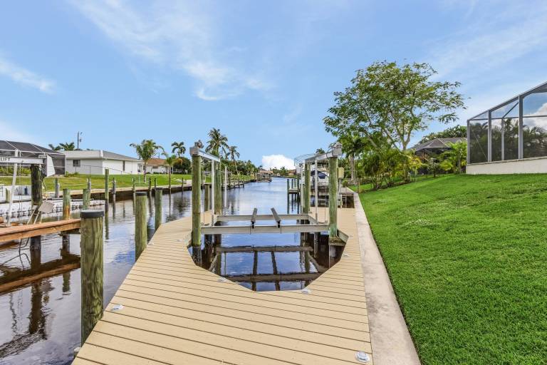 House with private pool & BBQ | Water view — photo 5