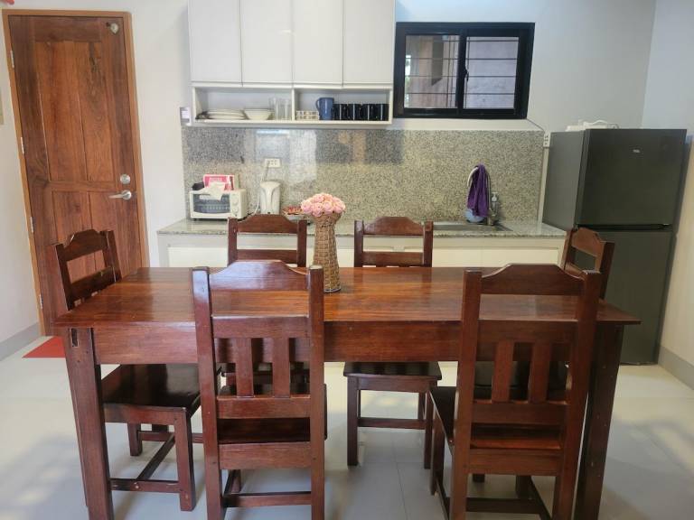 Vacation home with barbecue & yard — photo 4