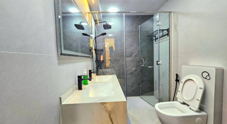 The Dorra Bay Offers Stunning 2bedroom Duplex JBR Sea View Marina Canal view — photo 2