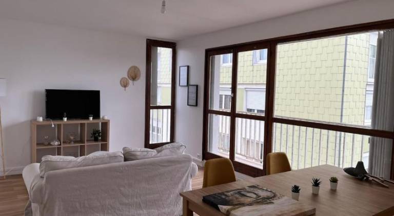 Rental apartment with 4 rooms for 8 persons — photo 2