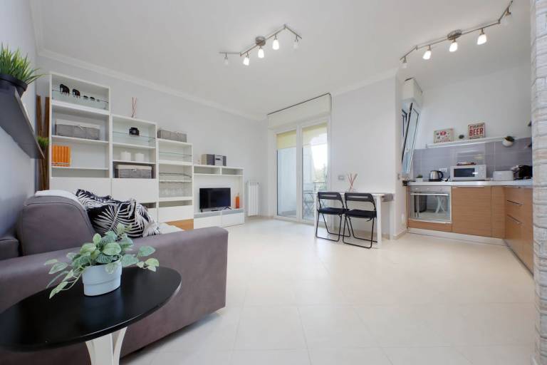Rental apartment with patio — photo 2