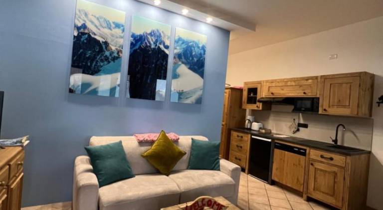 Serviced apartment with patio in Valtournenche