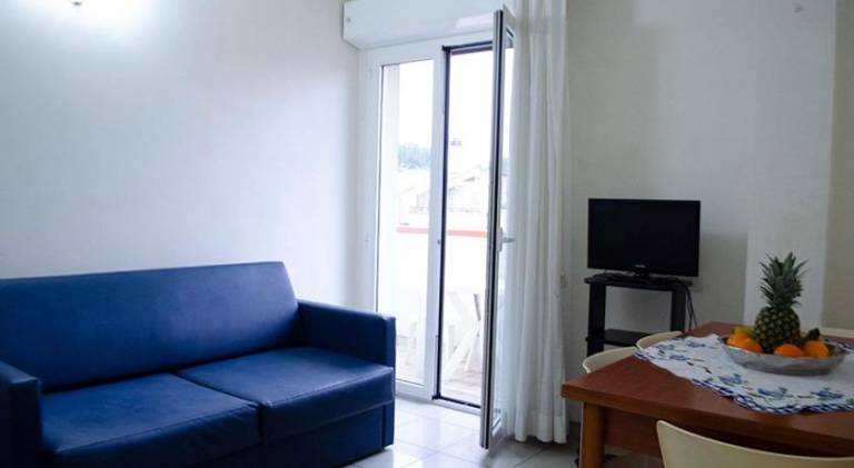 Serviced apartment with terrace & garden — photo 2