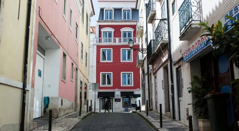 Fully equipped holiday apartment with terrace | Close to São Jorge Castle | Perfect for remote work | Pets are welcome — photo 3