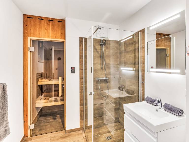 Family-oriented vacation home with sauna, pool & jacuzzi | Beach nearby | Pets are welcome — photo 5