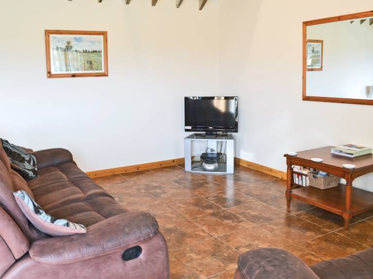 Family-friendly nice cottage with garden | River view | Pets are welcome — photo 2