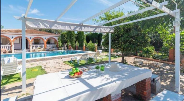 Nice house with terrace, BBQ & private pool | Pets allowed — photo 4