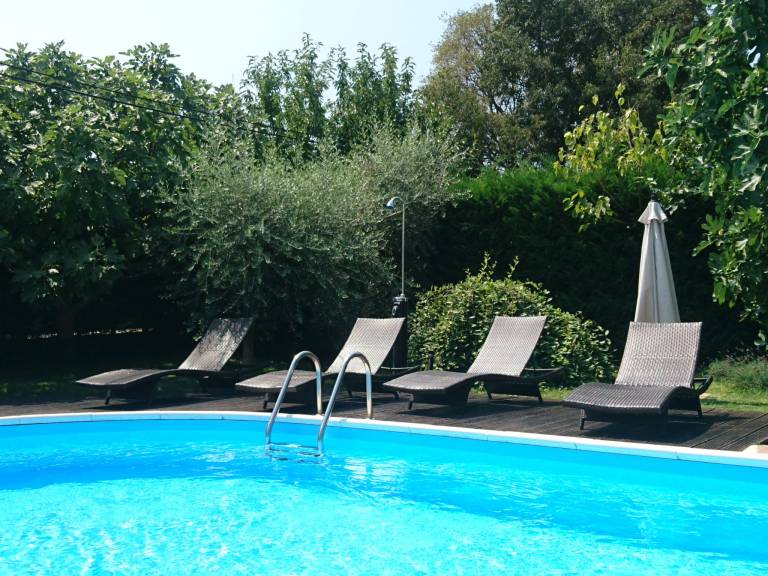 Vacation home with grill, garden & private pool — photo 4