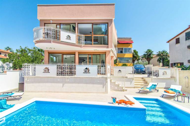 Villa with jacuzzi, pool & patio | Pool view — photo 2